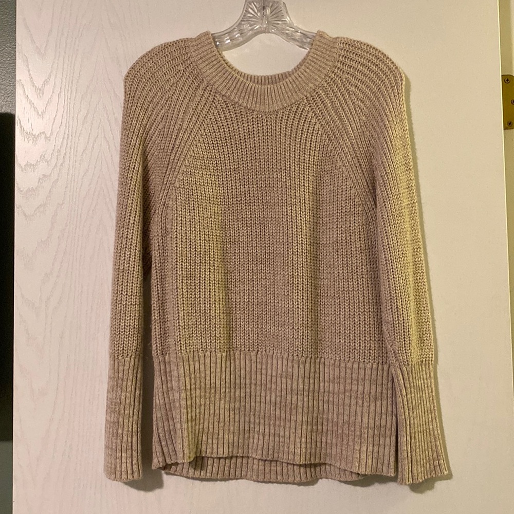 Universal thread crew neck sweater